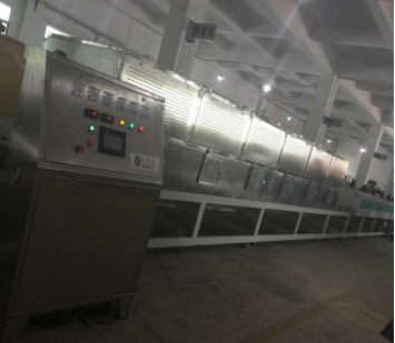 व्यापक तापमान सीमा के साथ अभिनव माइक्रोवेव वैक्यूम सुखाने का उपकरण