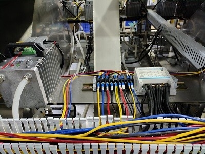 1-10T/h क्षमता माइक्रोवेव वैक्यूम सुखाने के उपकरण 95% पानी-कम करने की दर के साथ