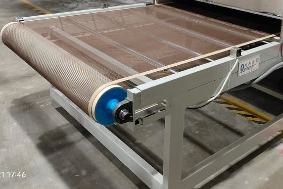 खाद्य पदार्थों के लिए उच्च परिशुद्धता माइक्रोवेव सुखाने और नसबंदी लाइन। गुणवत्ता और दक्षता के लिए कस्टम इंजीनियर।