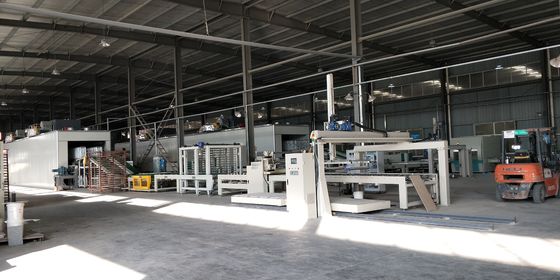 स्प्रे कोटिंग मशीन स्प्रे पेंट उत्पादन लाइन स्वचालित लोडिंग और अनलोडिंग सिस्टम फैक्टरी
