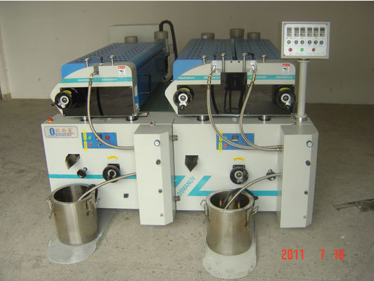 कन्वेयर बेल्ट के साथ 10KW 2 मीटर / मिनट फ्लैट ऑफ़लाइन यूवी रोल कोटिंग मशीन