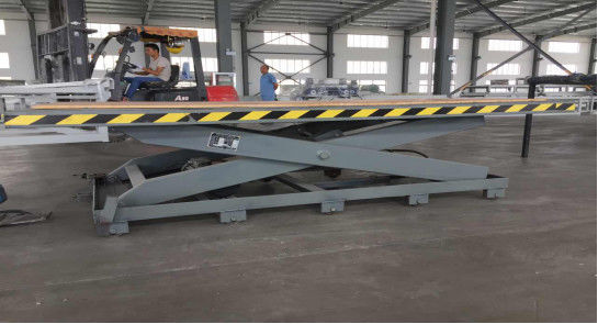 लिफ्ट की ऊँचाई 2.2KW छोटी हाइड्रोलिक लिफ्ट तालिका प्रकार 1800mm