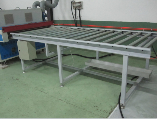 सर्वो मोटर पीएलसी नियंत्रित कन्वेयर बेल्ट मशीन क्षमता 50kg/H