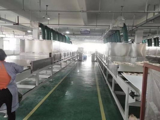 पाउडर और दानेदार सामग्रियों के लिए 50-200C तापमान सीमा के साथ वैक्यूम माइक्रोवेव ड्रायर